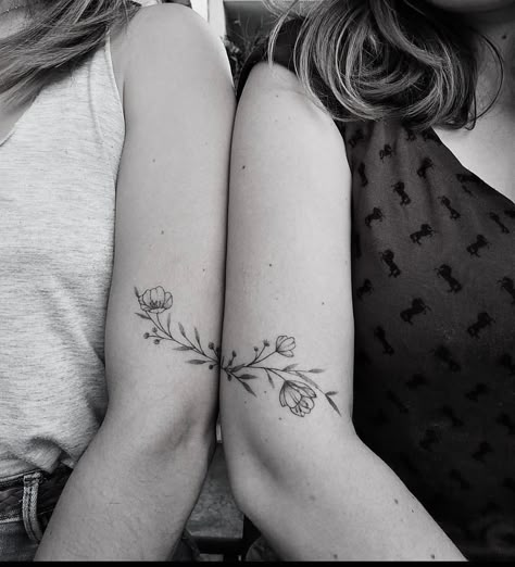 Small Tattoos With Best Friend, Best Friend Flower Tattoo, Tattoo For 2 Best Friends, Small Tattoo Ideas Best Friends, Best Friend Floral Tattoos, Best Friend Meaningful Tattoos, Matching Birthday Tattoos, Small Bestfriend Tattoos, Floral Best Friend Tattoos