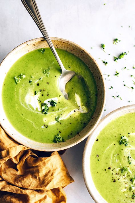 Green Vegetable Soup Recipes, Leafy Green Soup Recipe, Green Soup Recipes, Wl Recipes, Green Soups, Green Vegetable Soup, Steam Vegetables, Souper Bowl, Starch Solution