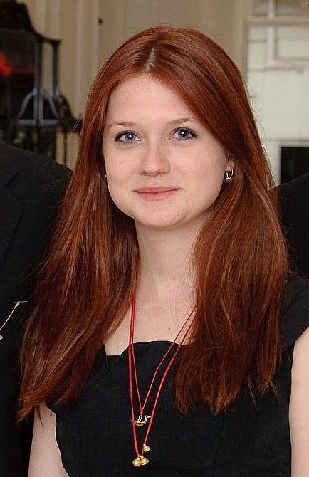 I like this one.  Minimum make-up, beautiful girl. Ginny Weasley Actress, Auburn Red Hair, Harry And Ginny, Kate Garraway, Harry Potter Poster, Harry Potte, Bonnie Wright, Harry Potter Actors, Girls With Red Hair