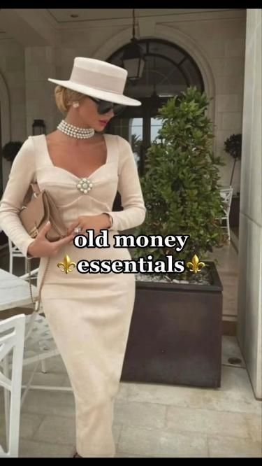 Old Money Essentials to look old money, old money hair, old money outfits. Old Money Essentials, Winter Outfits Old Money, Old Money Shoes, Old Money Aesthetic Outfit, Old Money Winter, Outfit Old Money, Money Clothing, Money Dress, Money Clothes