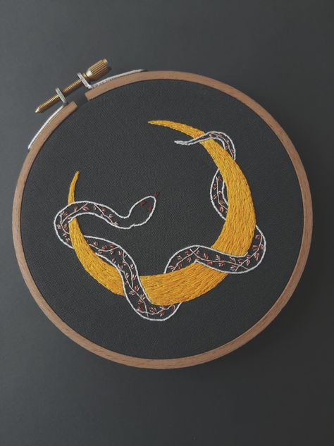 Snake Cross Stitch, Witch Embroidery, Snake Embroidery, Embroidery Things, Clothes Embroidery, Dragons Clothes, Clothes Embroidery Diy, Embroidery Diy, Snake Patterns