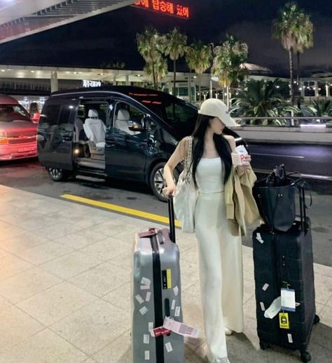 Yn In Airport, Airport Outfits Aesthetic, Girl In Airport, Ulzzang Outfit Korean Style, Airport Outfit Korean, Korean Airport, Korea Outfit, Cute Airport Outfit, Korea Photo