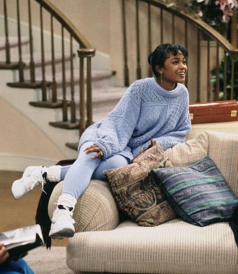 Baby blue aesthetic with the white socks and sneakers🥰😍 Ashley Banks Outfits, Ashley Banks, Teen Wolf Mtv, 90s Inspired Outfits, Prince Of Bel Air, Big Knits, Outfit 90s, Fresh Prince, 90s Fashion Outfits