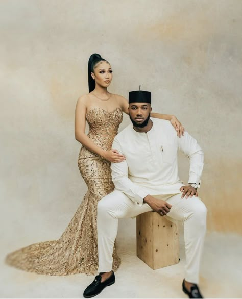 Engagement Photo Shoot Poses, Pre Wedding Photoshoot Theme, Couples African Outfits, Pre Wedding Photoshoot Outfit, Pre Wedding Shoot Ideas, Couples Outfit, Engagement Pictures Poses, Pre Wedding Poses, Anniversary Photoshoot