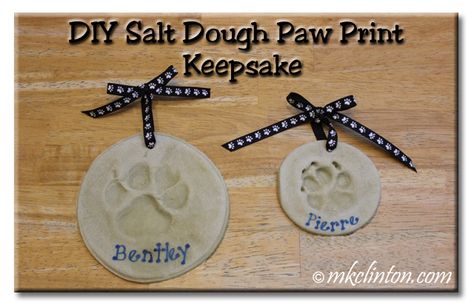 DIY Salt Dough Paw Print Keepsake Dog Paw Print Craft, Paw Print Keepsake, Diy Dog Gifts, Diy Salt Dough, Paw Print Crafts, How To Make Salt Dough, Salt Dough Crafts, Paw Print Ornament, Salt Dough Ornaments