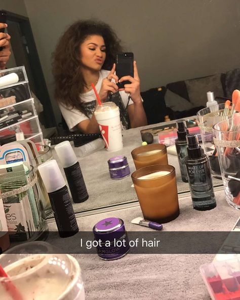 Zendaya via Snapchat (Zendaya_96) I got a lot hair. Zendaya Snapchat, Zendaya Maree Stoermer Coleman, Zendaya Style, The Greatest Showman, Zendaya Coleman, Woman Crush, Hair And Makeup, Looks Style, Celebrity Couples