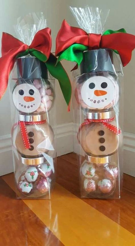 Inexpensive Christmas Gifts For Friends, Joululahjat Diy, Christmas Jar Gifts, Outdoor Decoration Ideas, Diy Christmas Gifts For Friends, Christmas Candy Gifts, Inexpensive Christmas Gifts, Inexpensive Christmas, Easy Diy Christmas Gifts