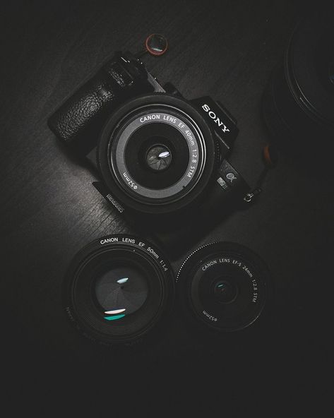 Mirrorless Vs Dslr, Kamera Dslr, Sony Dslr Camera, Canon Lenses, Camera Wallpaper, Dslr Photography Tips, Amoled Wallpapers, Camera Aesthetic, Camera Dslr