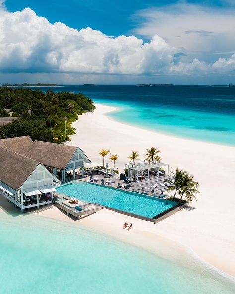 Tropical Architecture, Maldives Island, Maldives Travel, Breathtaking Places, Island Travel, Vacation Places, Crystal Clear Water, Beautiful Places To Travel, Dream Destinations