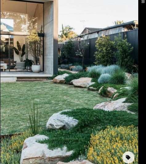 Gard Modern, Australian Garden Design, Australian Native Garden, Contemporary Garden Design, Modern Front Yard, Australian Garden, Modern Landscape Design, Modern Garden Design, Rock Garden Landscaping