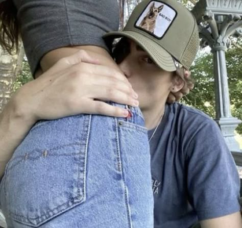 Cute Relationship Photos, My Kind Of Love, The Love Club, Foto Poses, Boyfriend Goals, Cute Couples Photos, Cute Relationship Goals, Couple Aesthetic, Cute Couple Pictures