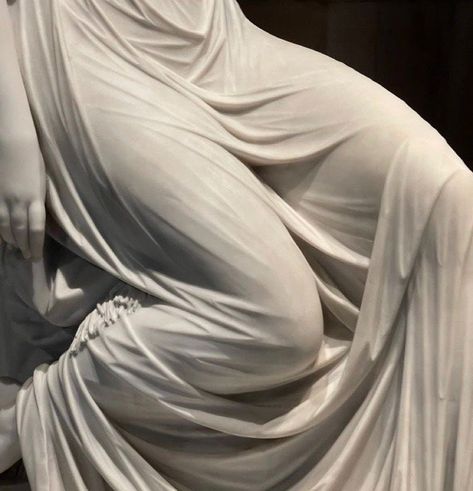 Fabric Folds, Sculpture Inspiration, Classic Sculpture, Sculptures Céramiques, Pencil Shading, Greek Sculpture, Carving Patterns, Marble Statues, Valerian