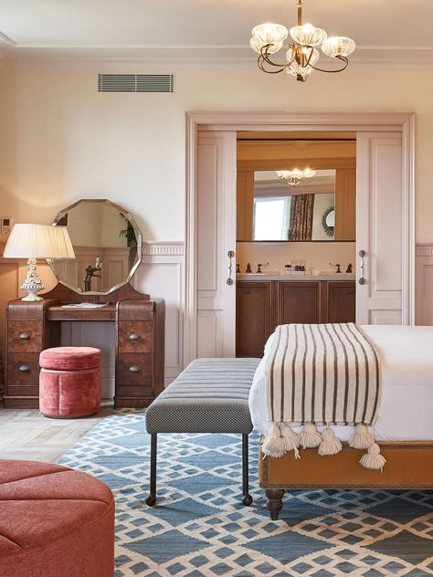 Soho House Aesthetic, Soho House Barcelona, Hotel Bedrooms, Cool Bedroom, Members Club, Bedroom Design Ideas, Soho House, Bedroom Hotel, Mysore