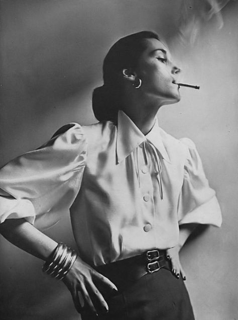 Black and White Fashion Photography in the 1940s by Kay Bell ~ Vintage Everyday Lisa Fonssagrives, Cz Guest, 1959 Fashion, White Fashion Photography, Wing Collar, Travel Dress, February 1, Irish Linen, Vogue Magazine