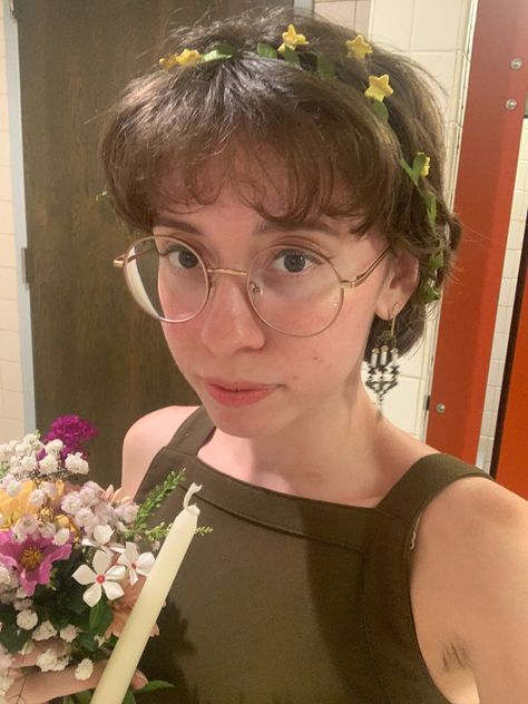 earth, earthcore, pretty, aesthetic, makeup inspo, candles, vintage, beautiful, elegant, flowers, bouquet, candleabra, outfit inspo, makeup inspiration, round glasses, heart shaped face, soft, gentle, green, flower crown, leaves, vines, Glasses Heart Shaped Face, Cottagecore Glasses, Cottagecore Hairstyles, Green Flower Crown, Cottagecore Girl, Heart Shaped Face, Candles Vintage, Crown Aesthetic, Flower Makeup