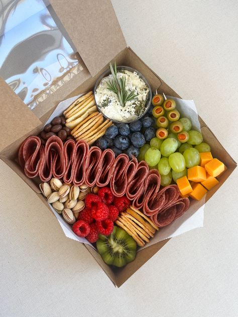 Box Charcuterie Ideas, Chacutery Box Ideas, Charcuterie Snack Pack, Graze Box Ideas, Mini Charcuterie Boxes, Small Box Charcuterie, Charcuterie Togo Boxes, Platter Boxes, Charcuterie Gift Box