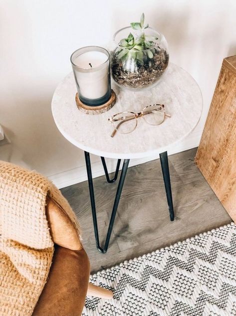 Diy Small End Table Ideas, Minimalist End Table, Marble Ideas, Brown Leather Chairs, Diy Side Table, Marble Side Table, Diy Marble, Side Table Decor, Marble Side Tables