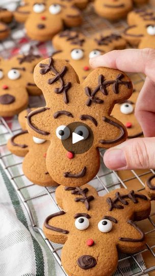 Hello Yummy, Christmas Reindeer Cookies, Gingerbread Reindeer, Gingerbread Dough, Cookie Decoration, Reindeer Cookies, Family Plaque, Decorating Cookies, Cute Reindeer