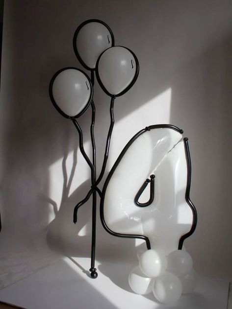 Balloons Aesthetic, Bday Balloons, Unconventional Christmas Trees, Aesthetic Party, Old Mirrors, Balloon Ideas, Birthday Balloon Decorations, בר מצווה, Balloon Flowers