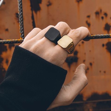 Ring Square, Mens Rings Fashion, Hand Pictures, Fashion Male, Mens Gold Bracelets, Mens Accessories Jewelry, Rings Cool, Men Fashion Casual Outfits, Men's Jewelry Rings