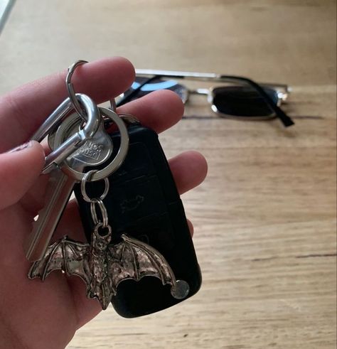 Aesthetic Car Keys, Lanyard Aesthetic, Aesthetic Keychain, Cool Keychains, Aesthetic Car, Fashion Pieces, The Keys, Car Keys, Bits And Bobs