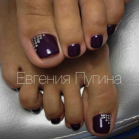 Dark Purple Toe NailArt Dark Purple Pedicure, Dark Purple Toe Nails, Toenail Polish Designs, Purple Toe Nails, Feet Nail Design, Pretty Toe Nails, Purple Nail Designs, Cute Toe Nails, Pedicure Designs