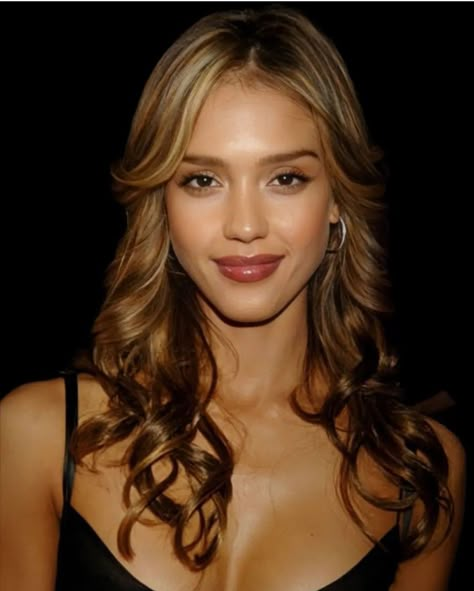 Jennifer Alba Hair, Jessica Alba Portrait, Jessica Alba Early 2000s, Jessica Alba Caramel Hair, 2000s Jessica Alba, Jessica Alba Style 90s, Jessica Alba Makeup Tutorial, Jessica Alba Face, Jessica Alba Aesthetic