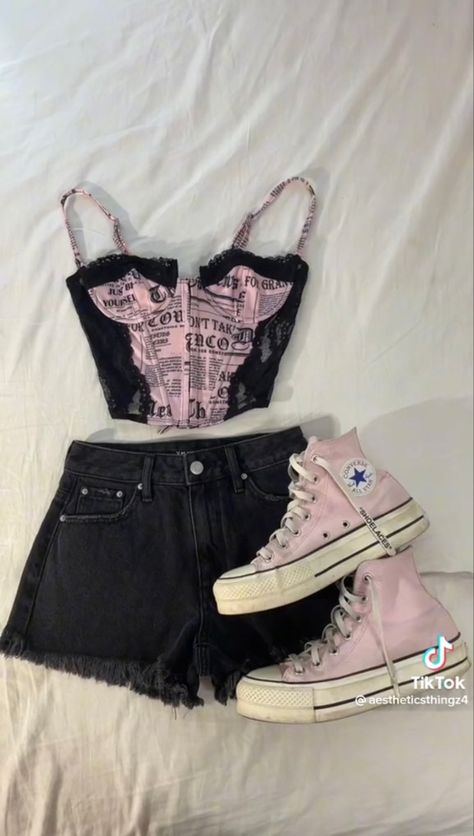 Coquette Converse, Outfits Long Skirt, Pink Skirt Outfits, Night Out Aesthetic, Dunk Nike, Skirt Outfits Aesthetic, Long Skirt Outfits, Corset Fashion, Looks Party