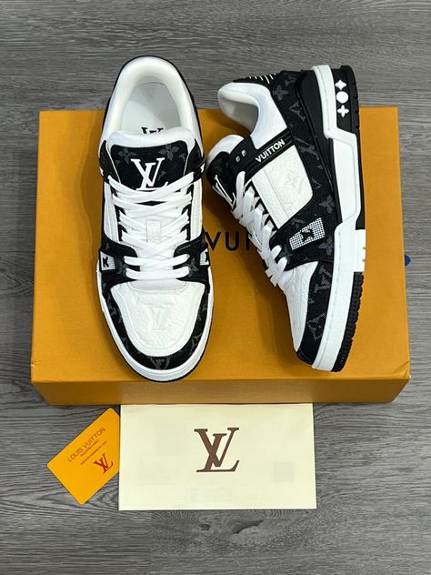 Zapatillas Louis Vuitton, Louis Vuitton Clothes, Vuitton Outfit, Louis Vuitton Outfit, Gents Shoes, Lv Sneakers, Noir Color, Louis Vuitton Sneakers, Dr Shoes