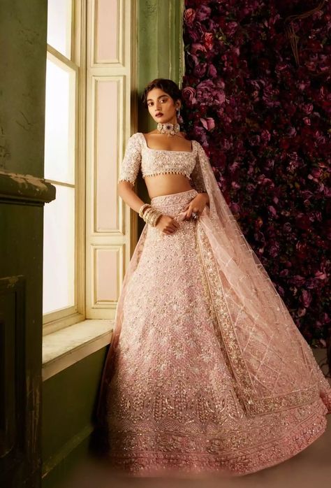 Manish Malhotra Bridal, Expensive Dresses, Simple Lehenga, Reception Outfit, Soft Palette, Reception Lehenga, Indian Bride Outfits, Indian Dresses Traditional, Pink Lehenga