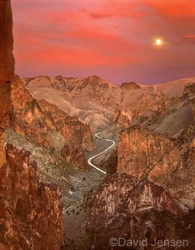 "Owyhee Moonrise" Oregon's Leslie Gulch, a tributary in the Owyhee River Canyonlands. #oregon #lesliegulch #pnw Leslie Gulch, Pnw Adventures, Beautiful Oregon, Eastern Oregon, Oregon Washington, Oregon Travel, Oregon Usa, Travel Images, American West