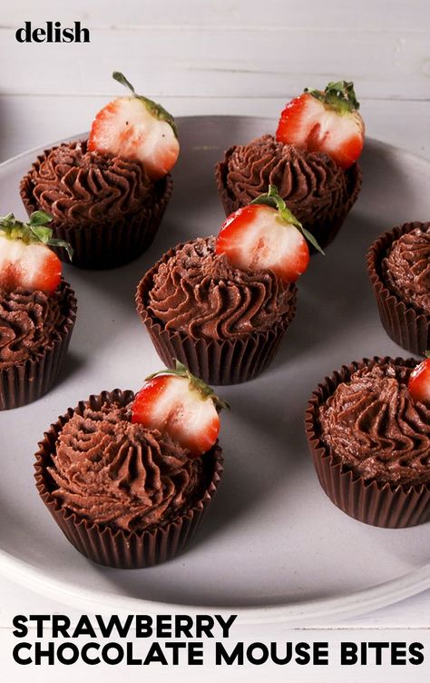 Strawberry Chocolate Mousse Cups Are Light As AirDelish - could easily make sugar free Strawberry Chocolate Mousse, Morning Pastries, Chocolate Mousse Cups, Mousse Cups, Mini Dessert Recipes, Strawberry Chocolate, Melting Chocolate Chips, Chocolate Dessert, Strawberry Desserts