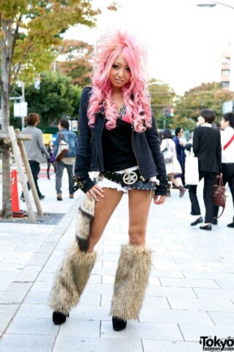 kuro Gyaru- “Kuro (hada) gyaru” literally means “black skin gals”. Super tanned girls, members of Black Diamond Gal Group. I'm not really a fan of this look...http://tokyofashion.com/gyaru-japan-black-diamond-gals-kuro-gyaru-subculture/ Kuro Gyaru, Mode Harajuku, Soft Grunge Hair, Estilo Harajuku, Harajuku Girls, Gyaru Fashion, Tokyo Fashion, Japanese Street Fashion, J Fashion