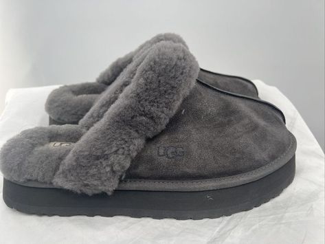 Grey Ugg Slippers, Ugg Slip Ons, Grey Ugg, Cute Uggs, Edgy Classic, Fluffy Shoes, Grey Slippers, Ugg Style, Ugg Slippers