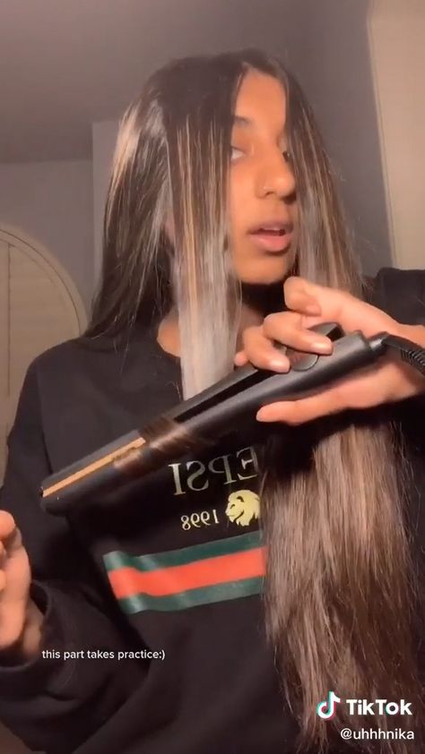 Lange Hair Straightener, Straightner Curls Tutorial, How To Curl Ur Hair With A Straightener, Curl Ends Of Hair, Curling Hair With Straightener, How To Curl Hair With Flat Iron, Curly Tutorial, Straightener Curls, Curls With Straightener