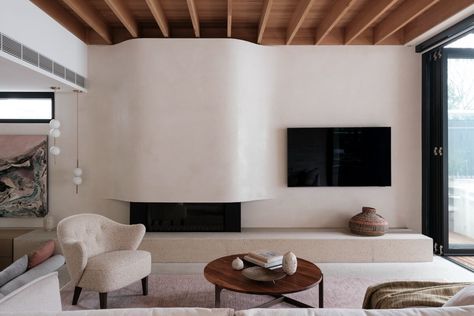 O'Donnell fuses med-vibes with Bondi living | Habitus Curved Fireplace, Curved Wall, Australian Interior Design, Interior Design Awards, Contemporary Coastal, Home Fireplace, Top Interior Designers, Boutique Homes, Fireplace Wall