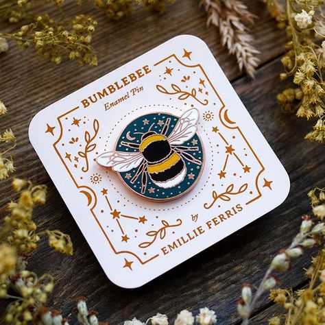 Enamel Pin Collection, Bee Pin, Pretty Pins, Cool Pins, Enamels, Hard Enamel Pin, Metal Pins, Cute Pins, 로고 디자인