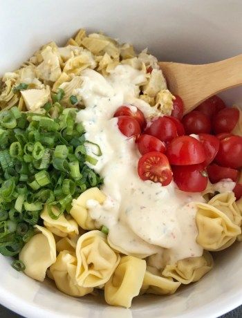 Pasta Salad Artichoke, Tortellini Artichoke, Salad Artichoke, Artichoke Pasta Salad, Tortellini Pasta Salad, Easy Italian Pasta Salad, Creamy Tortellini, Artichoke Salad, Pasta Salad With Tortellini