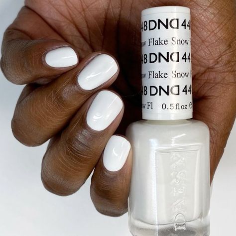 Dnd Gel Nail Polish, Band Nails, Dnd Gel Polish, Daisy Nails, White Nail Polish, Snow Flake, Gel Lacquer, Gel Polish Colors, Essie Nail