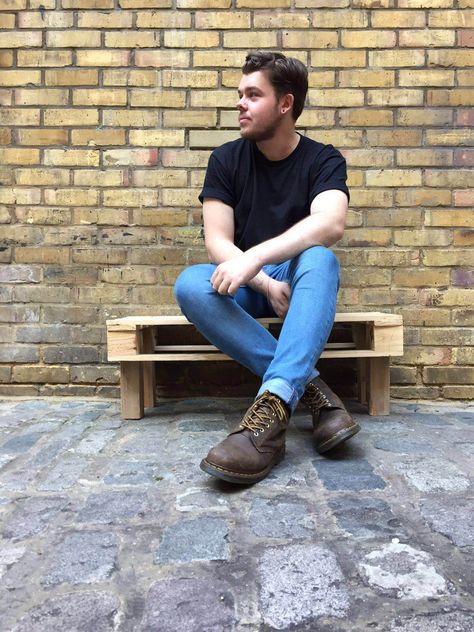 Matt, drummer and employee at our Neal St, Covent Garden store wears the 1460 Crazy Horse boot. Brown Dr Martens Outfit, Brown Doc Martens Outfit, 1460 Crazy Horse, Doc Martens Outfit Men, Brown Doc Martens, Blue Jeans Outfit Men, Dm Boots, Brown Dr Martens, Dr Martens Men