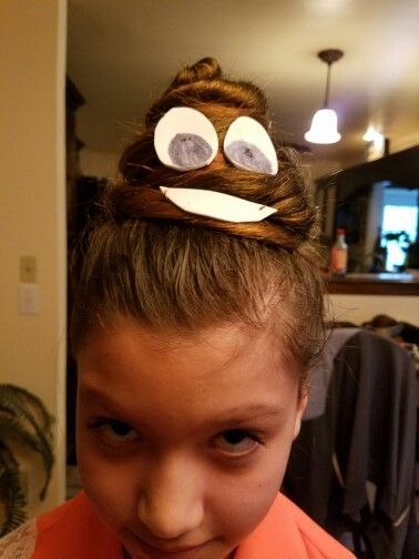 Crazy hair day...poop emoji Crazy Hair Ideas, Crazy Hair For Kids, Emoji Birthday Party, Emoji Party, Poop Emoji, Wacky Hair Days, Crazy Hats, Crazy Hair Day, Crazy Day