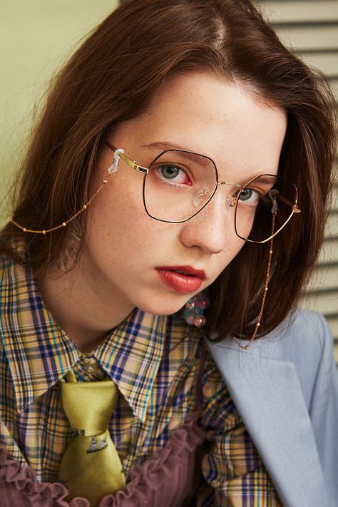 The hexagonal glasses!! They are quite special and chic, right? And you can have a try here,#women #glasses #chic #fashion Octagon Glasses Frames, Eyeglasses Outfit, Hexagon Glasses, 70s Glasses, Black Womens Fashion, Green Cottagecore, Cute Glasses Frames, 80s Glasses, Glasses Frames Trendy