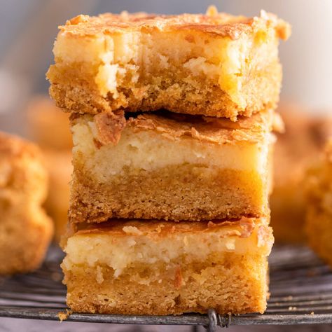 Brown Butter Gooey Cake Bars Yellow Cake Mix Cream Cheese Bars, Brown Butter Cake Desserts, Gooey Brown Butter Cake, Brown Butter Bars, Browned Butter Cake, Desserts Using Yellow Cake Mix Boxes, Brown Butter Desserts, Yellow Cake Mix Bars, Butter Gooey Cake