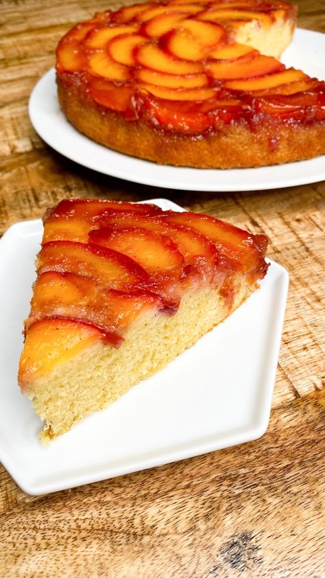 Mango Upside Down Cake, Peach Cake Recipes, Yellow Cake Mix Recipes, Peach Upside Down Cake, Moist Yellow Cakes, Betty Crocker Cake, Peach Desserts, Peach Cake, Cheat Codes