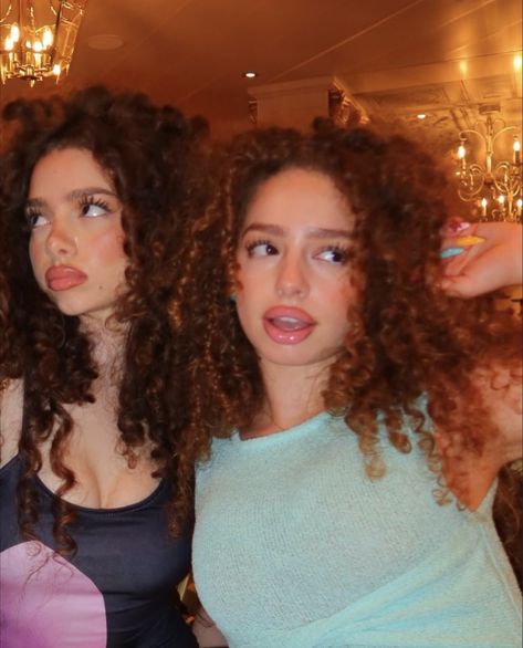 Kalogeras Sisters, Adriana Lima Victoria Secret, Sister Photos, Triple Threat, Adriana Lima, Selfie Poses, Curly Hair Styles Naturally, Face Claims, New Hair