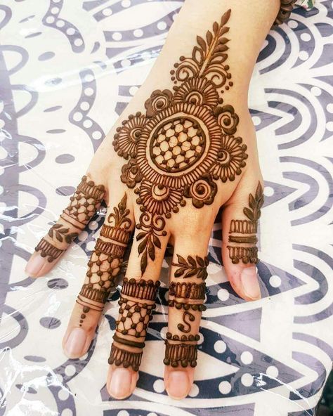 Mehindi Desgin Simple, Arm Sketch, Henna Designs Drawing, Indian Mehndi, Palm Mehndi Design, Indian Mehndi Designs, Henna Art Designs, Mehndi Designs For Kids, Very Simple Mehndi Designs