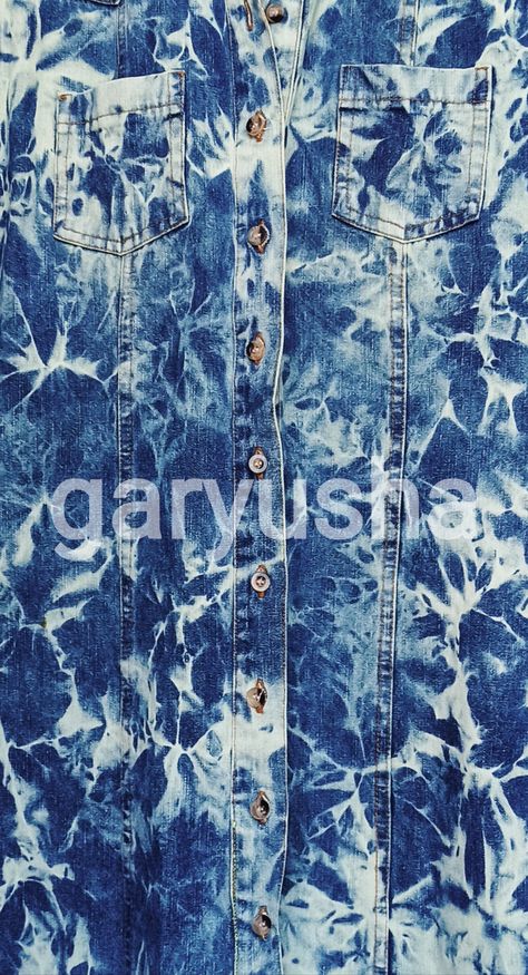 Dye Denim, Fabric Board, Diy Denim, Denim Print, Tie Dye Denim, Shibori Tie Dye, Indigo Shibori, Tie Dye Diy, Blue Tote Bag