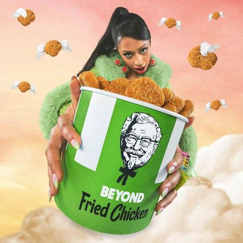 liza koshy with KFC's new Beyond Fried Chicken Nuggets. Photograph - Jenna Gang www.jennagang.com #foodphotography #foodstyling #food #tastyfoodideas #easyrecipes #easyfood #foodphotographystyling #foodphotographytips #foodphotographyideas #foodphotographybackgrounds #conceptualfood #conceptualfoodphotoshoot #photoshootideas #kfc #beyondfriedchicken #bfc #vegan #chickennuggets Gang Photography, Candy Photoshoot, Beverage Photography, Liza Koshy, Food Photoshoot, Fashion Poster Design, Still Life Photographers, Beauty Products Photography, Photographer Portfolio