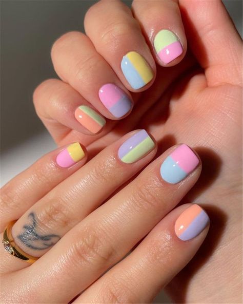 Preppy Dip Nail Ideas, Nails Design Spring 2023, Spring Color Nail Designs, Spring Nails 2023 Gel Short Simple, Short Nail Designs Spring 2023, Classic Spring Nails, Gel Mani Short Nails Spring, Spring Gel Nails 2023, Spring Glitter Nails