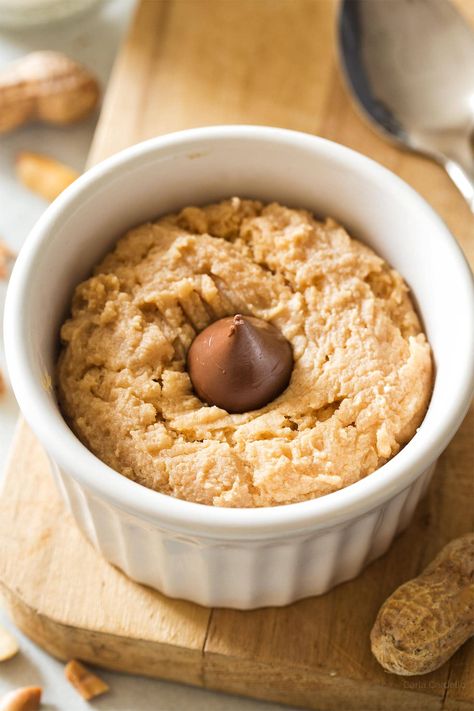 Microwave Peanut Butter Cookie - Homemade In The Kitchen Microwave Peanut Butter Cookie, Peanut Butter Cookie Mug, Peanut Butter Cookie For One, Quick Peanut Butter Cookies, Mug Cookie Recipes, Cookie Homemade, Cookie For One, Microwave Chocolate Chip Cookie, Peanut Butter Banana Cookies